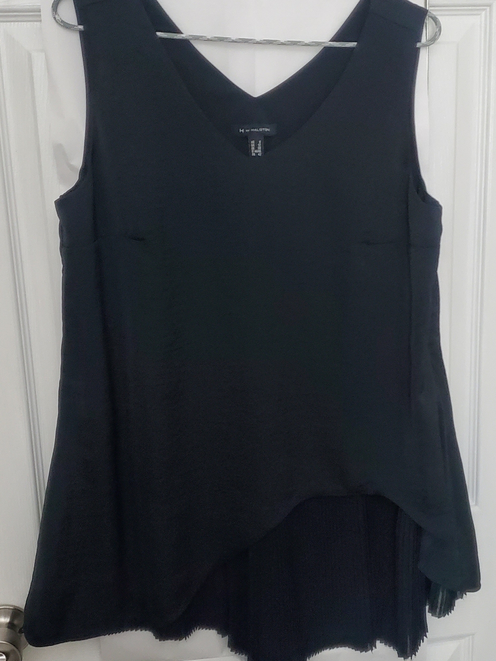 H By Halston Black Asymmetrical Sleeveless V-Neck Shirt
